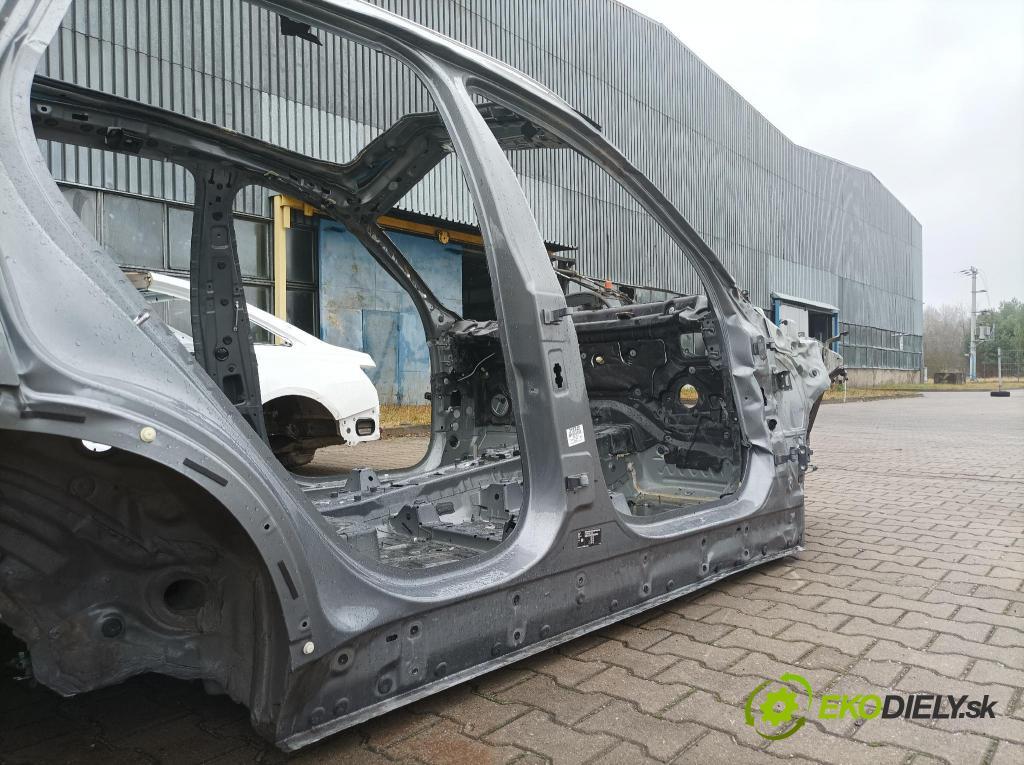 Bmw X5 2023 práh v pravo: