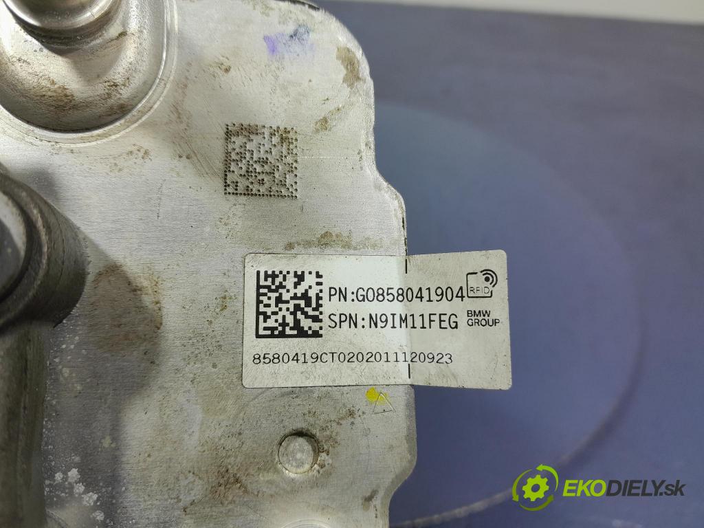 Bmw X5 2023 chladič oleja 8580419