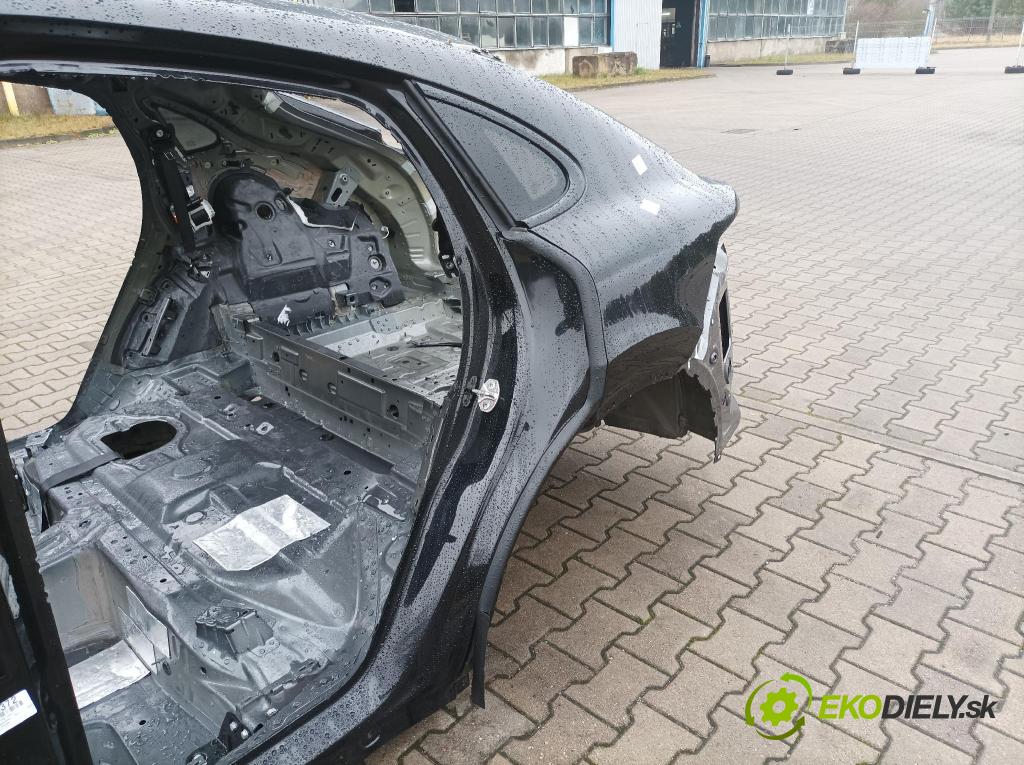 Porsche Cayenne 2019 blatnik Zad: Levý: