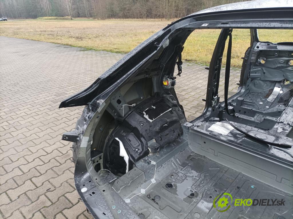 Porsche Cayenne 2019 blatnik Zad: Levý: 