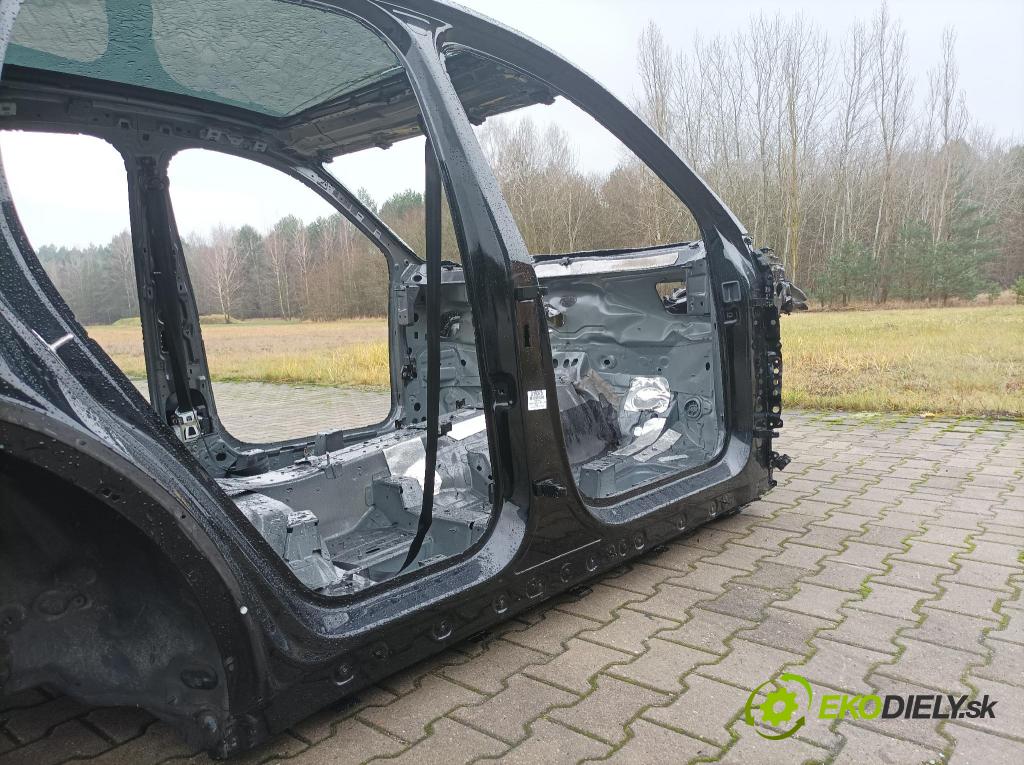 Porsche Cayenne 2019 práh v pravo: 