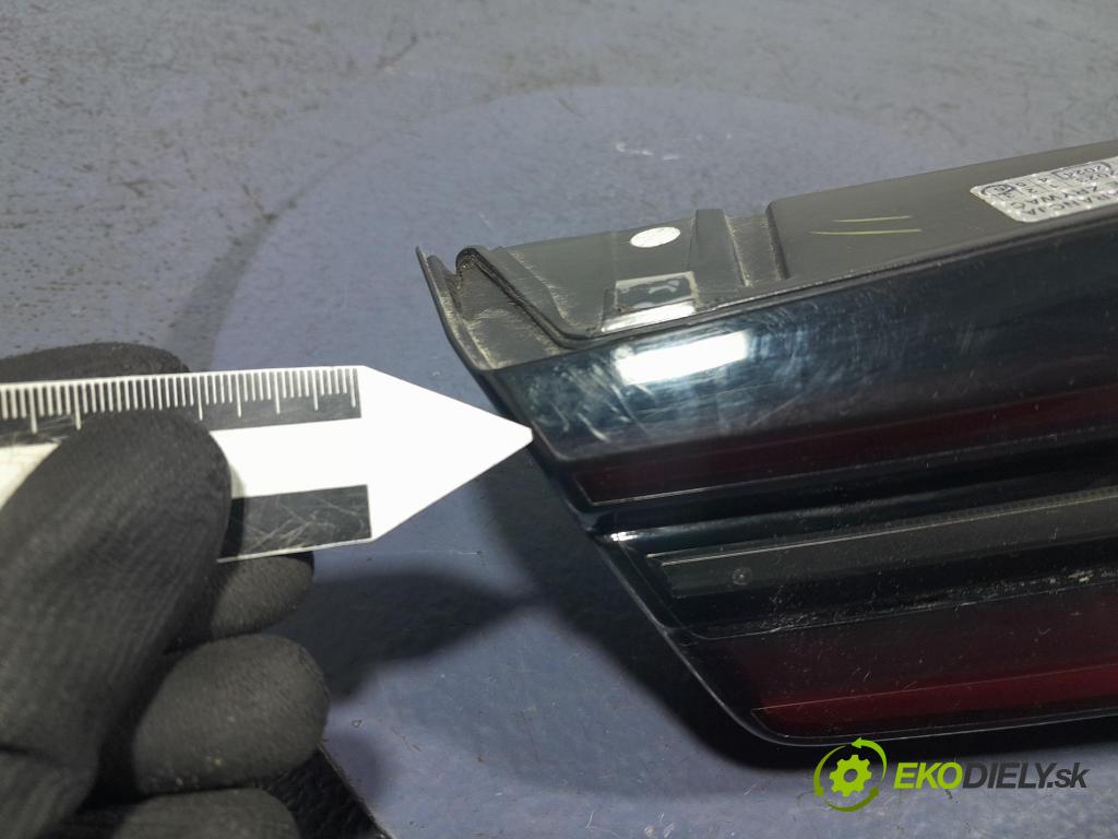 Bmw X3 2022 svetlo / reflektor zad Prava: Vnútri: 9463056