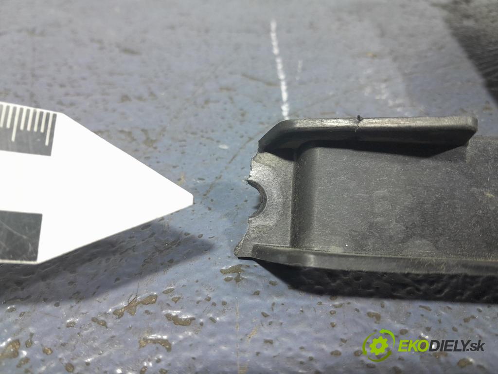 Bmw X3 2022 Upevnenie: narazník 8081849