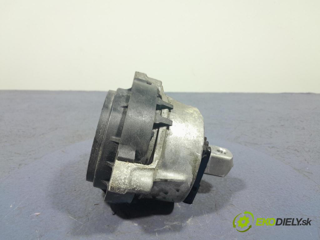 Bmw X3 2022 Vankúš/: držiak Motor: 6860495