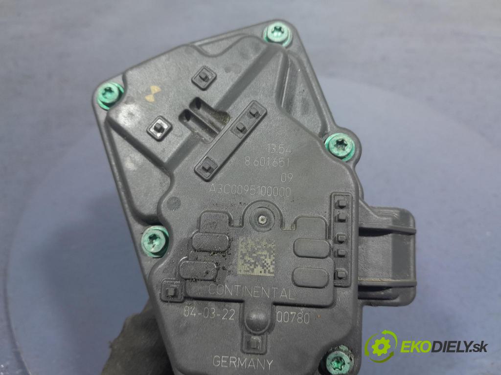 Bmw X3 2022 klapka 8601651