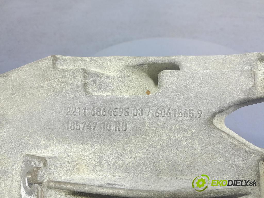 Bmw X3 2022 Vankúš/: držiak Motor: 6864595