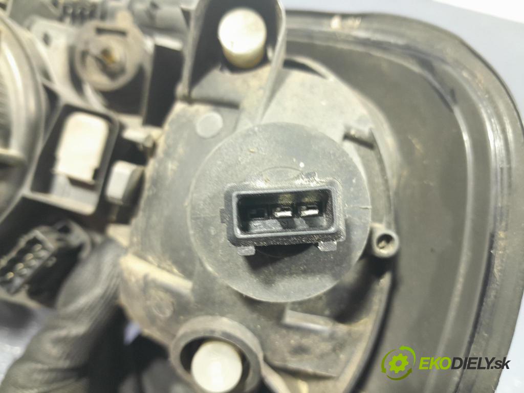 Volvo S80 2000 světlo v pravo: