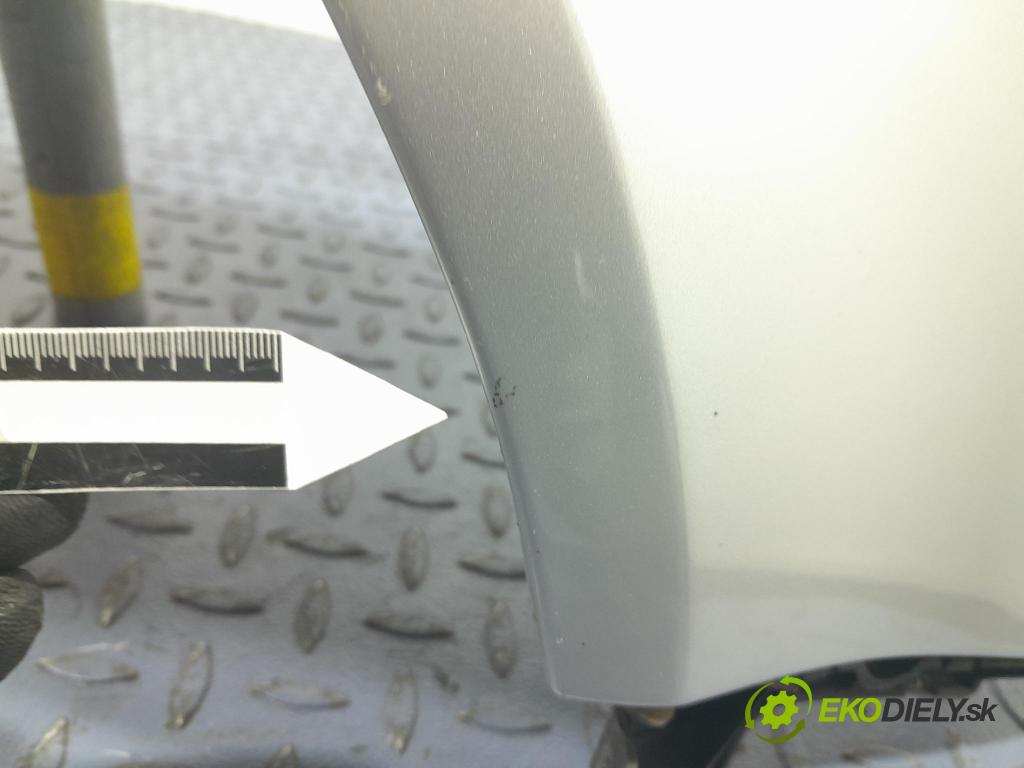 Audi A4 2007 blatník Predné v pravo:
