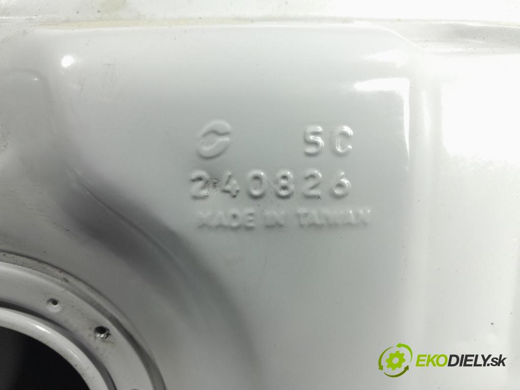 Toyota Yaris 2003 Nádrž: Paliva: