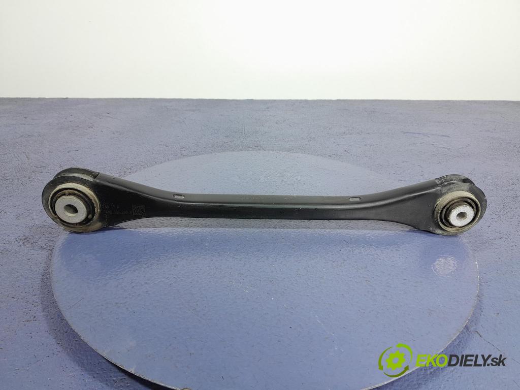 Porsche Cayenne 2019 zad v pravo: 4M0505292H