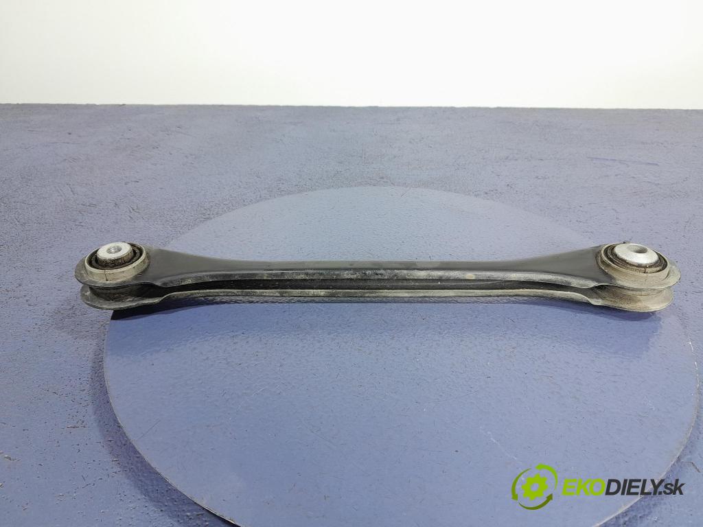 Porsche Cayenne 2019 zad v pravo: 4M0505292H