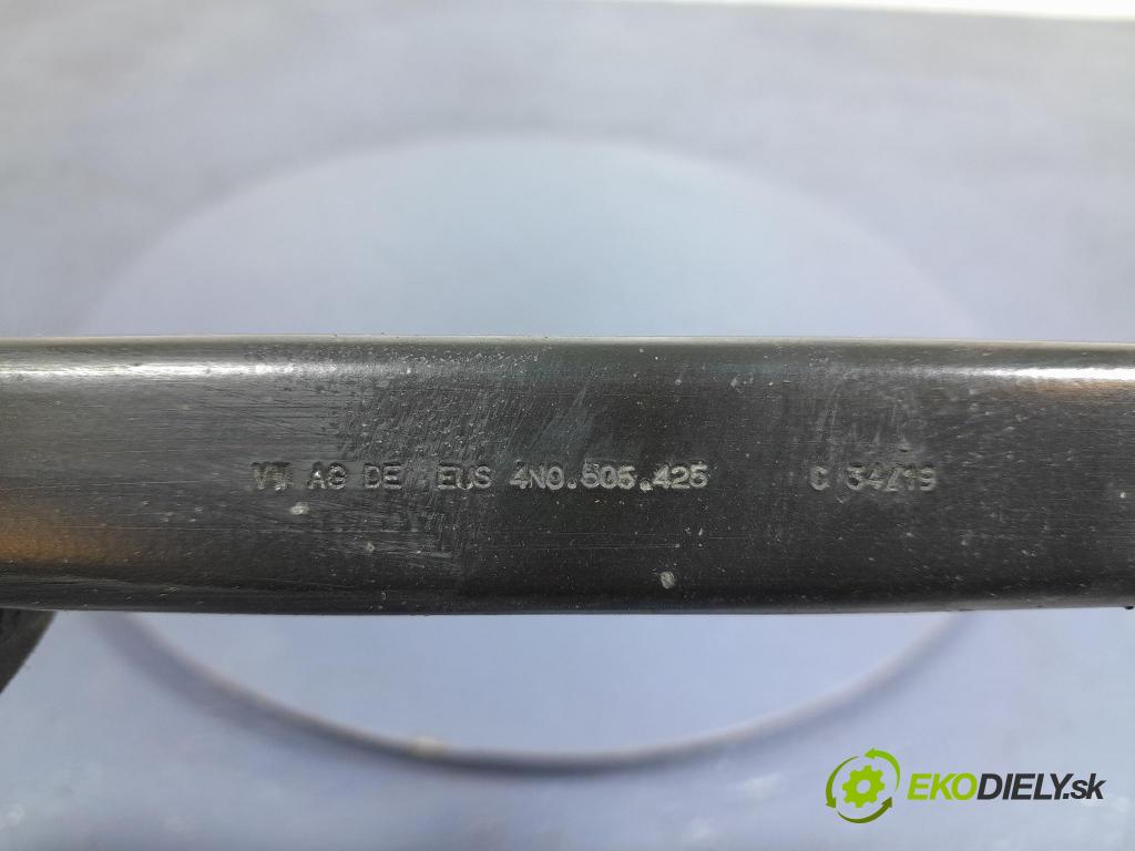 Porsche Cayenne 2019 zad v pravo: 4M0505292H