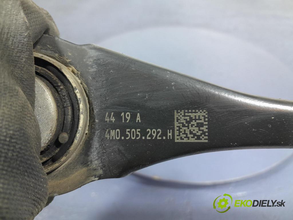 Porsche Cayenne 2019 zad v pravo: 4M0505292H