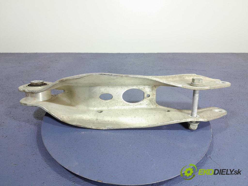 Porsche Cayenne 2019 zad v pravo: 4M0505311J