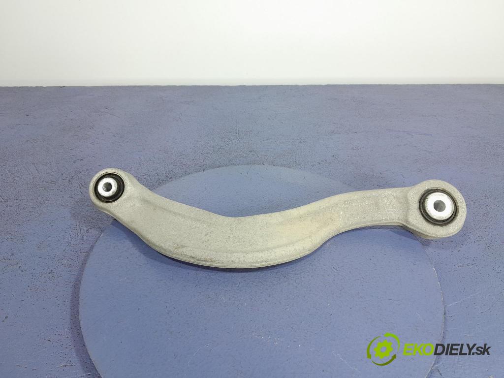 Porsche Cayenne 2019 zad v pravo: 4M0505372