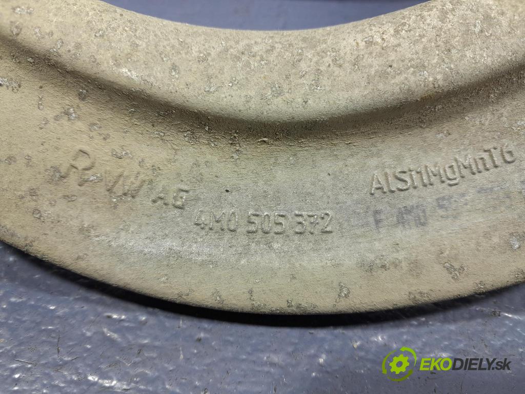 Porsche Cayenne 2019 zad v pravo: 4M0505372