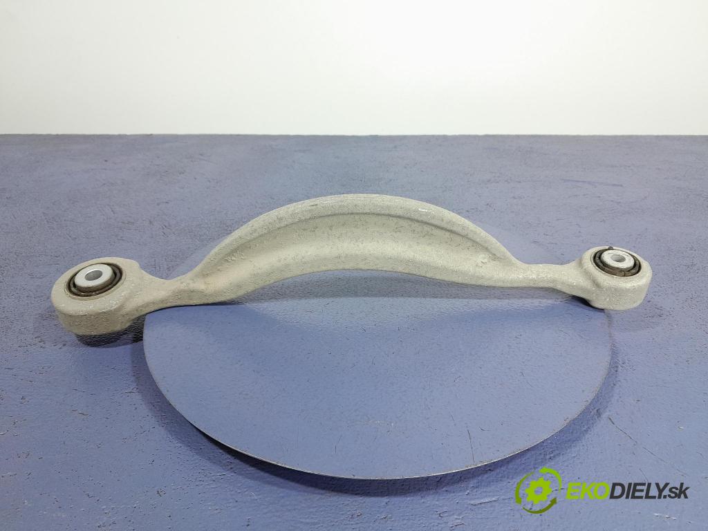 Porsche Cayenne 2019 zad v pravo: 4M0501531