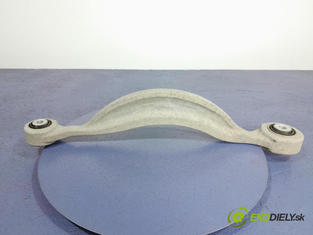 Porsche Cayenne 2019 zad v pravo: 4M0501531