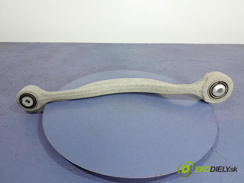 Porsche Cayenne 2019 zad v pravo: 4M0501531