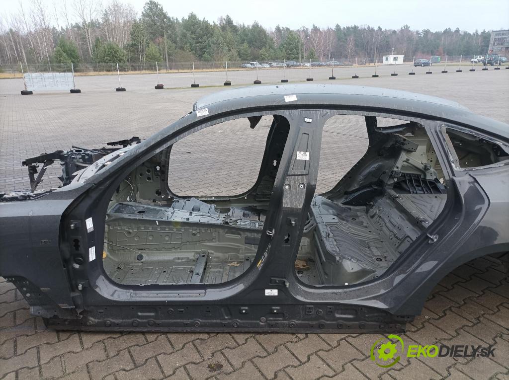 Bmw I4 0 práh Levý: