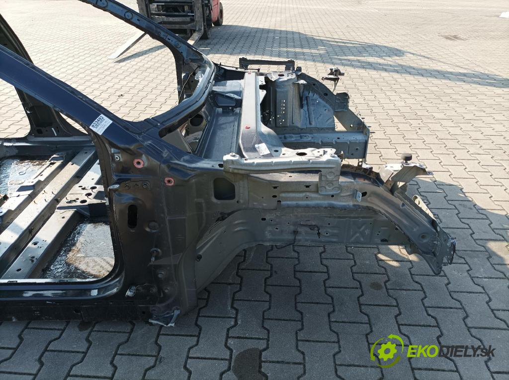 Ford Mustang mach-e 0 štvrťka Práva: