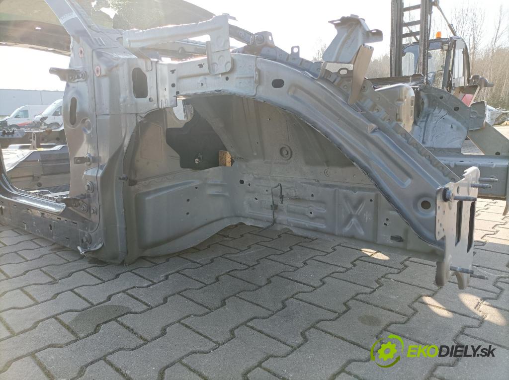 Ford Mustang mach-e 0 štvrťka Práva: