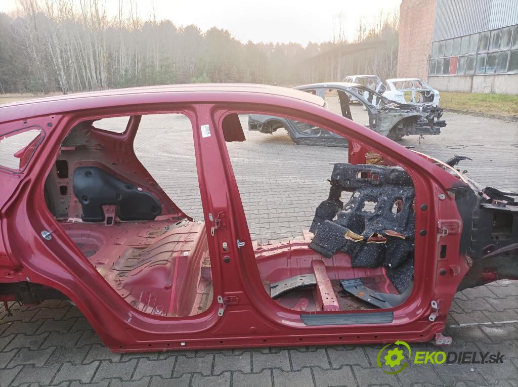 Hyundai Tucson 0 Práh: v pravo:
