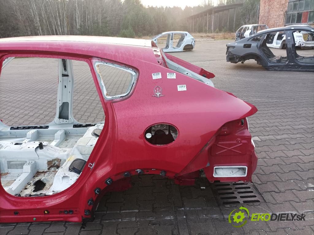 Maserati Levante 0 blatník zad Vľavo: