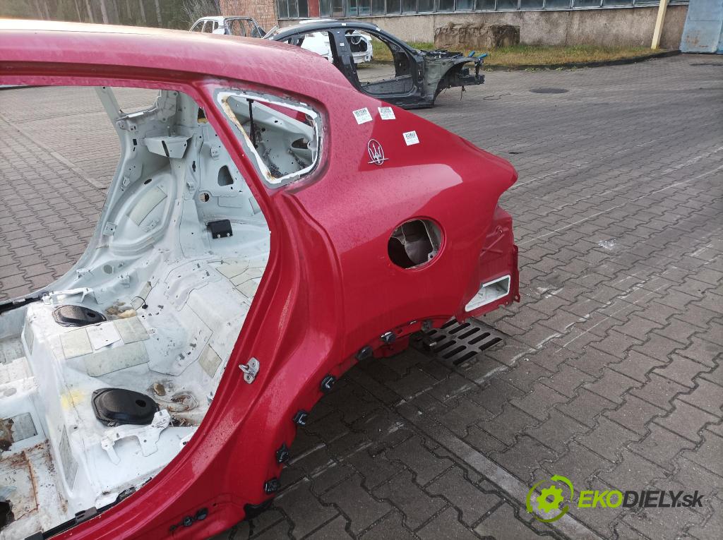 Maserati Levante 0 blatník zad Vľavo: