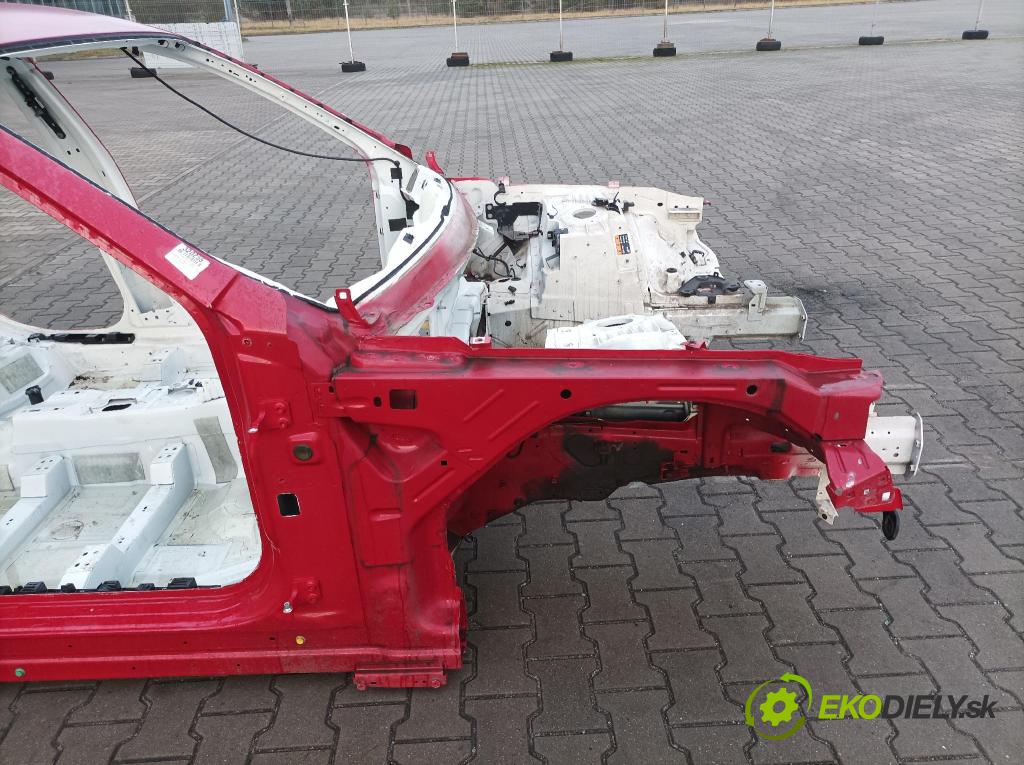 Maserati Levante 0 štvrťka Prava: