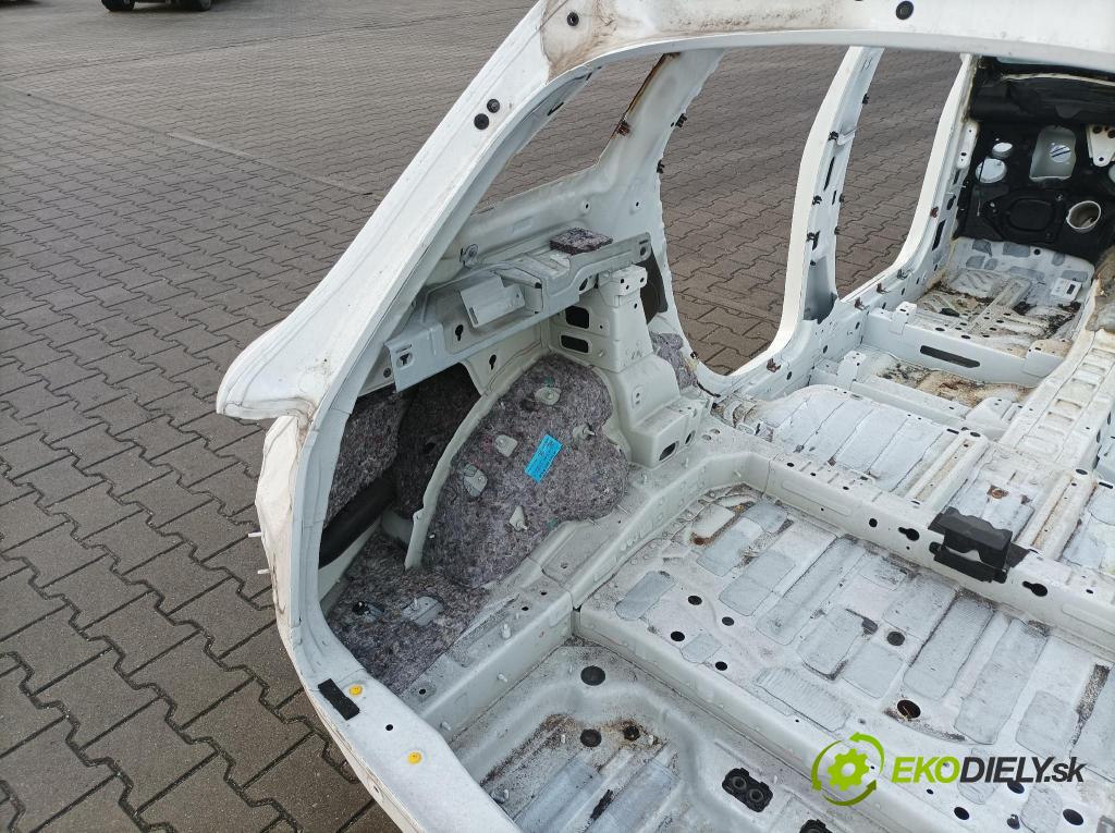 Mercedes GLC-Klasa 0 blatník zad Vľavo: