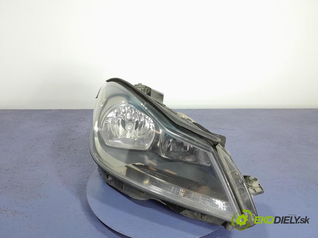 Mercedes C-klasa 2011 světlo v pravo: A2048209659