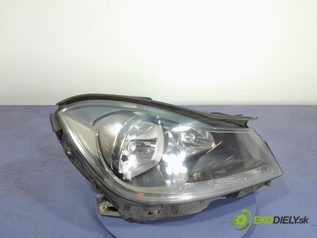 Mercedes C-klasa 2011 světlo v pravo: A2048209659