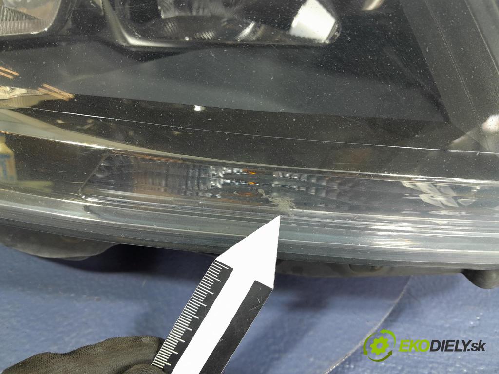 Mercedes C-klasa 2011 světlo v pravo: A2048209659