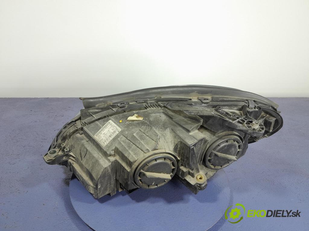 Mercedes C-klasa 2011 světlo v pravo: A2048209659