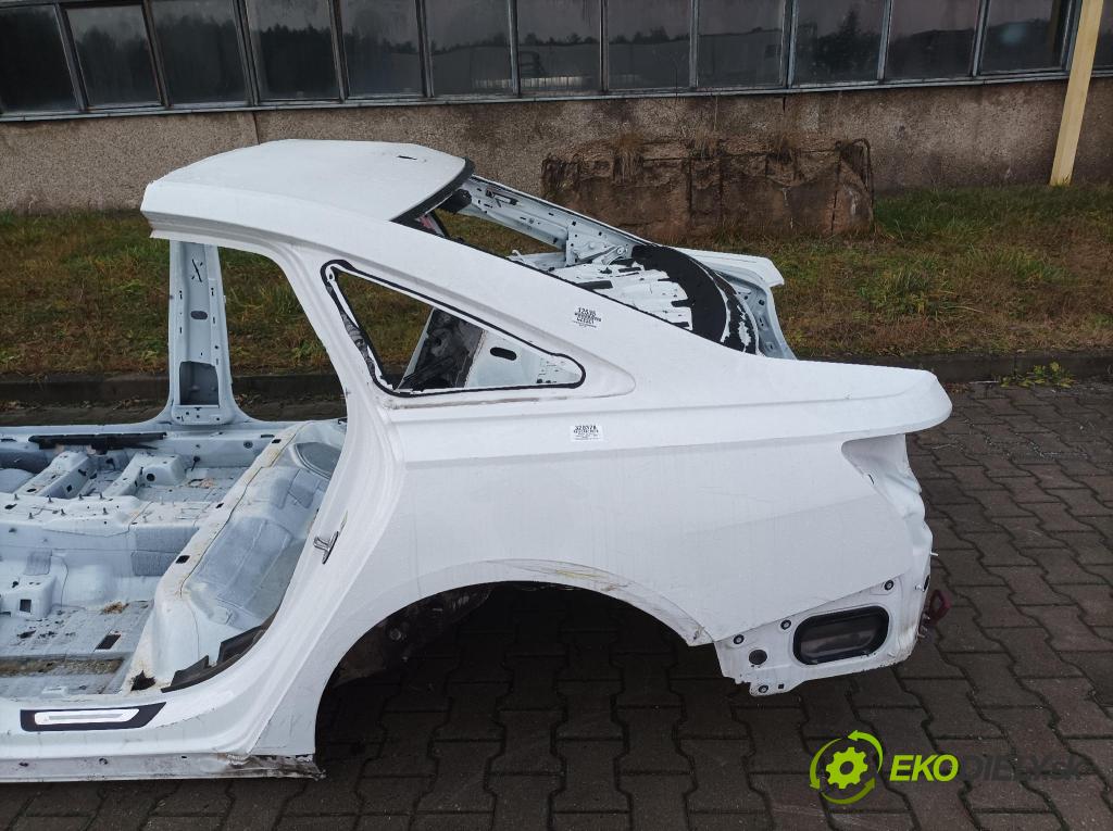 Audi A6 2019 blatník zad Vľavo: