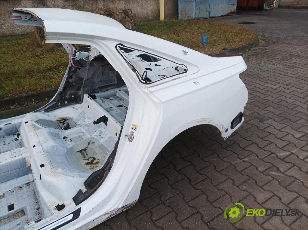 Audi A6 2019 blatník zad Vľavo: