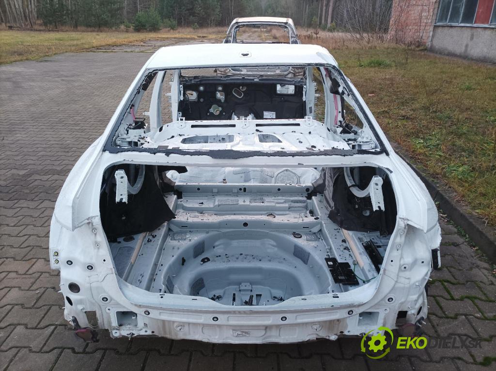 Audi A6 2019 blatník zad Vľavo: