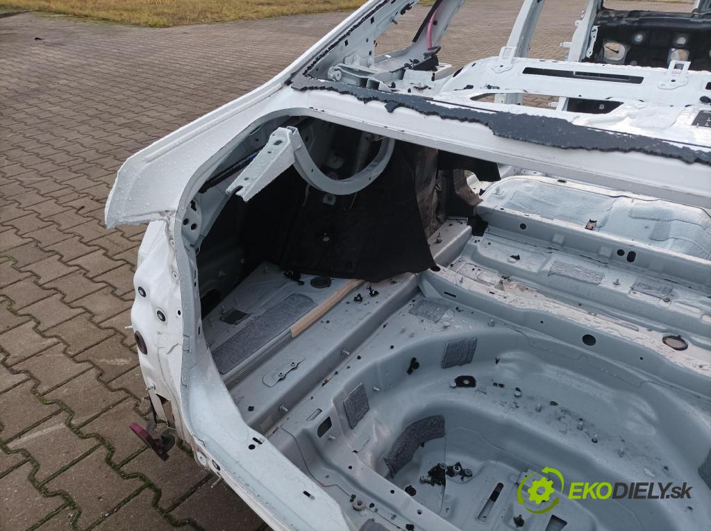 Audi A6 2019 blatník zad Vľavo: 