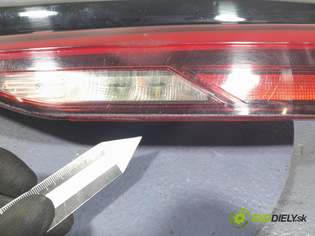 Bmw Seria 2 2020 svetlo / reflektor zad Prava: Vnútri: 7465470