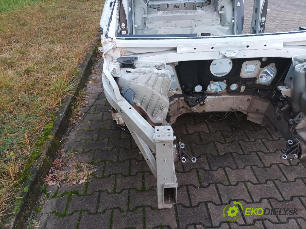 Bmw Ix 0 štvrťka Prava: