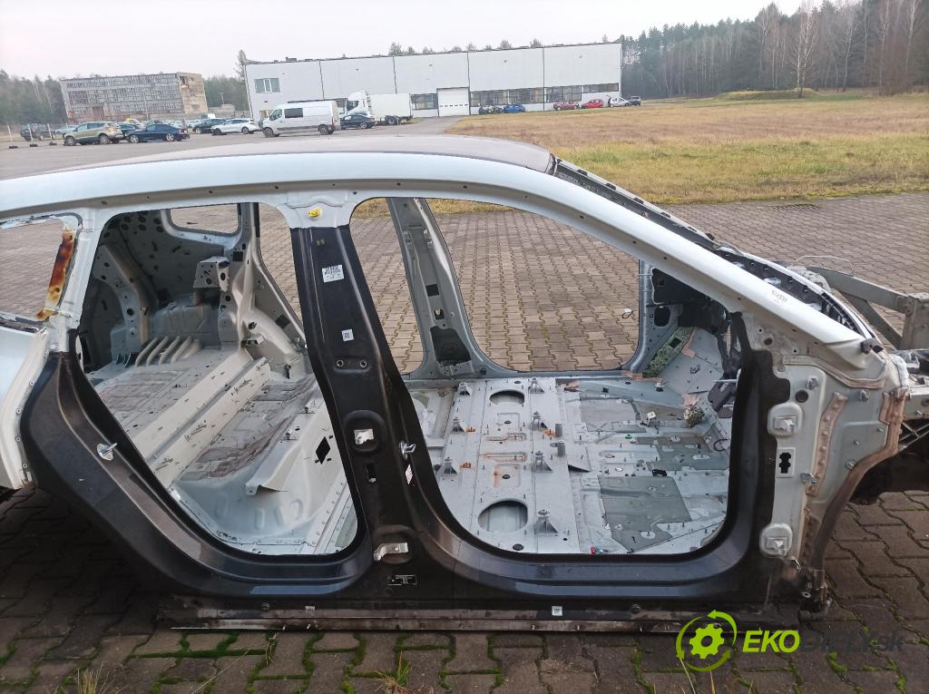 Bmw Ix 0 Práh: v pravo: