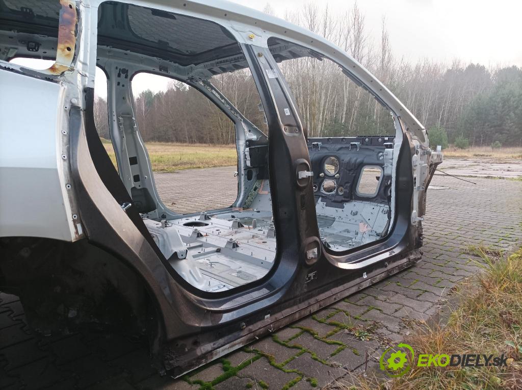 Bmw Ix 0 Práh: v pravo: