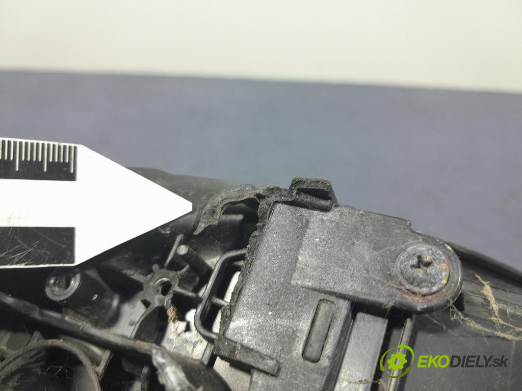 Kia Sportage 2020 Reflektor: Vľavo: 92101-F1011