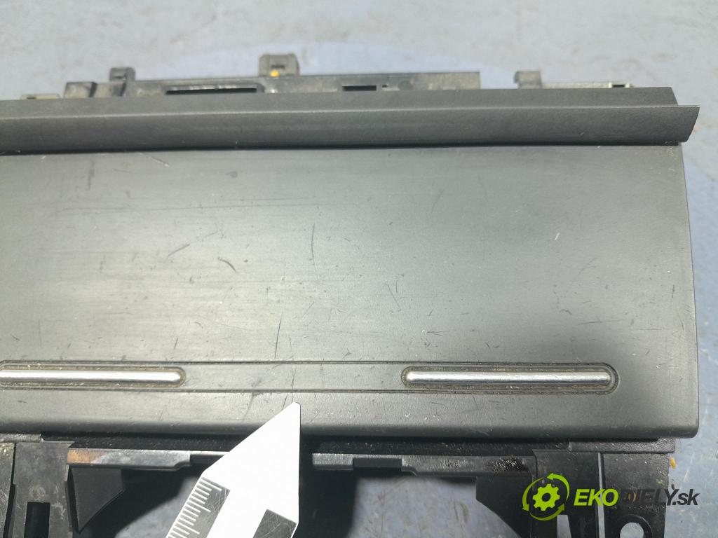 Audi A4 2007 Popolník: 8E0857951J