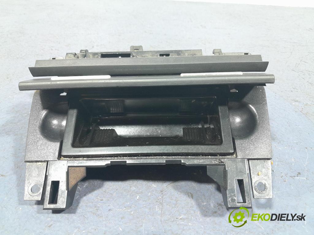 Audi A4 2007 Popolník: 8E0857951J