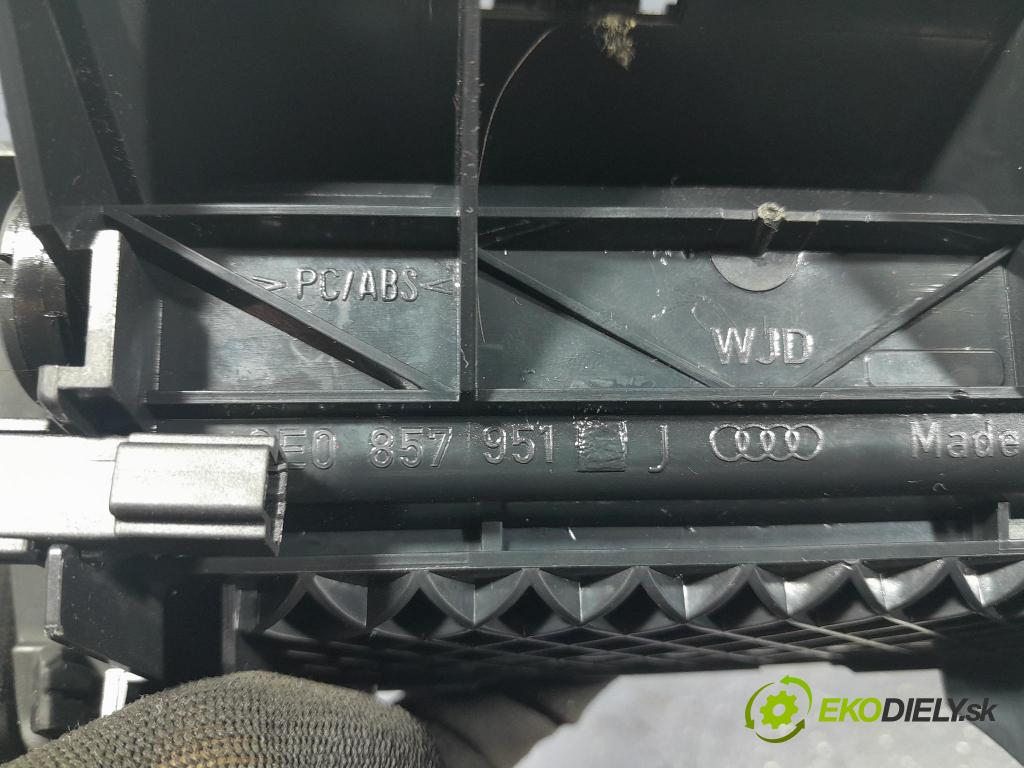 Audi A4 2007 Popolník: 8E0857951J