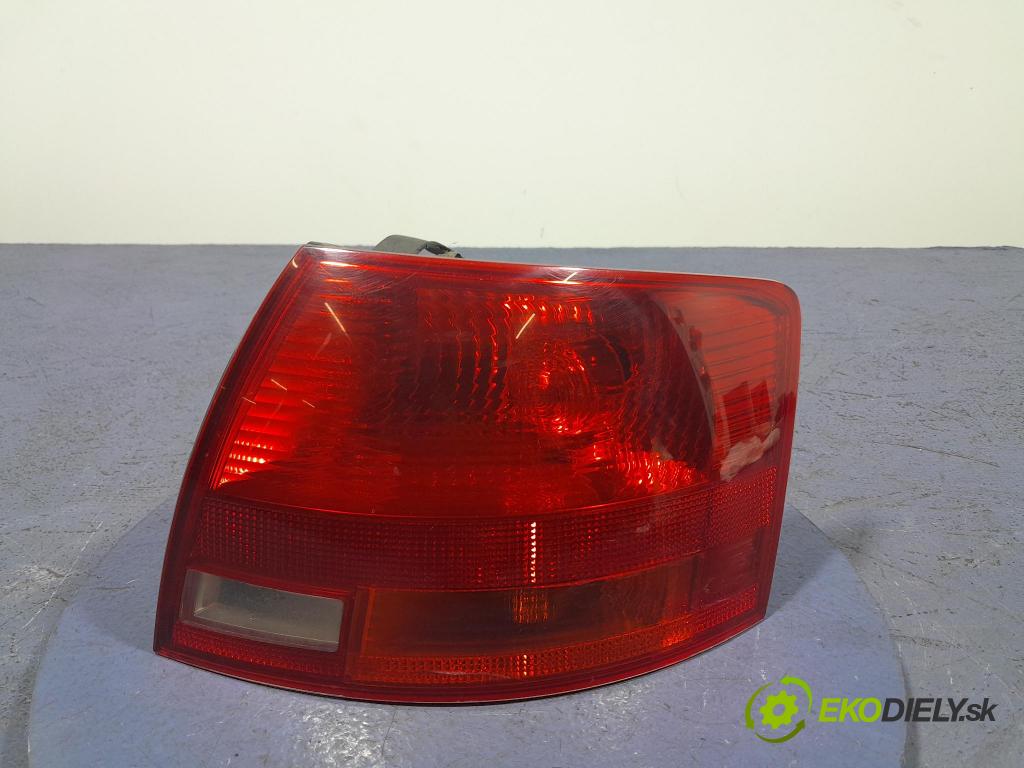 Audi A4 2007 svetlo / reflektor zad Prava: Vonkajsia: 8E9945096C