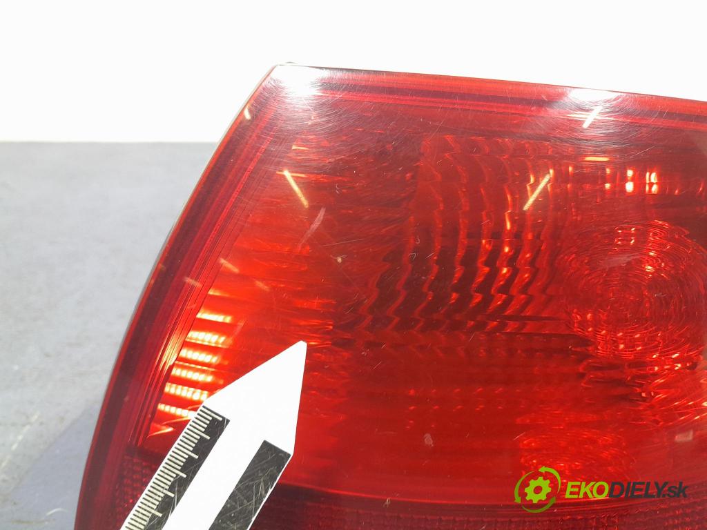Audi A4 2007 svetlo / reflektor zad Prava: Vonkajsia: 8E9945096C