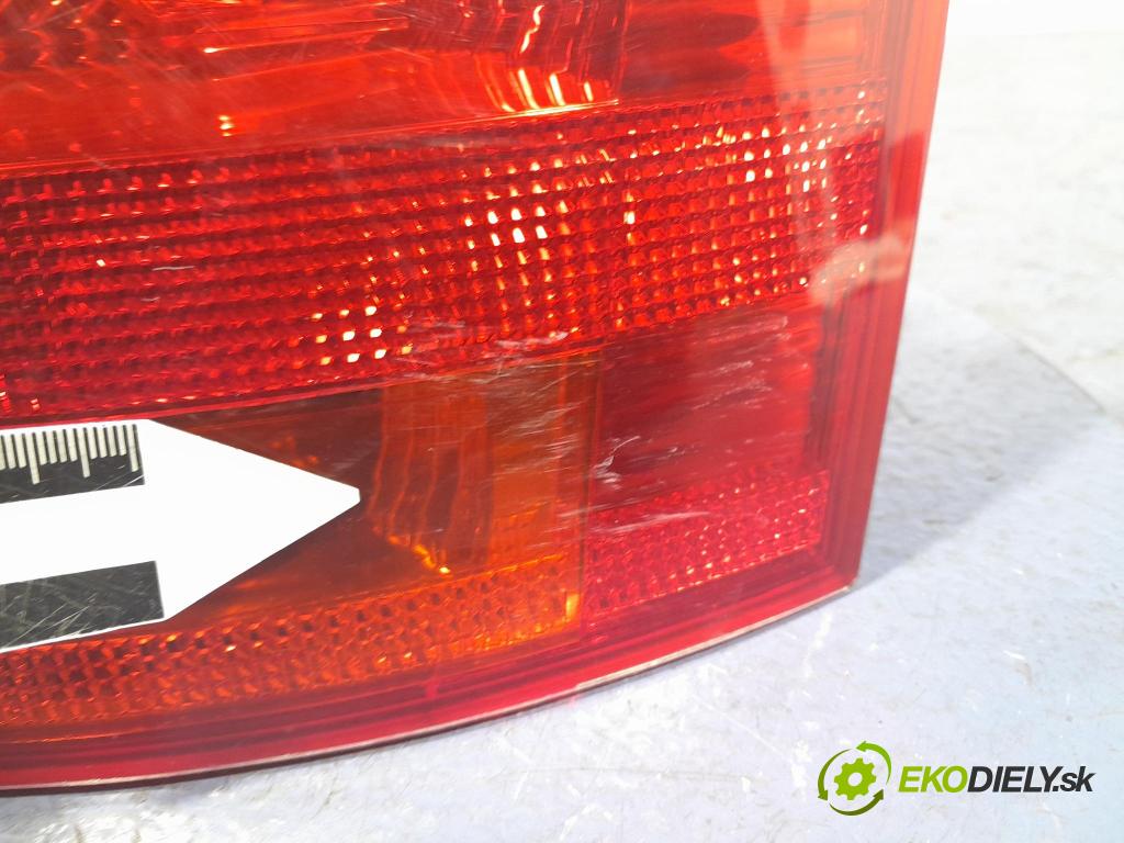 Audi A4 2007 svetlo / reflektor zad Prava: Vonkajsia: 8E9945096C